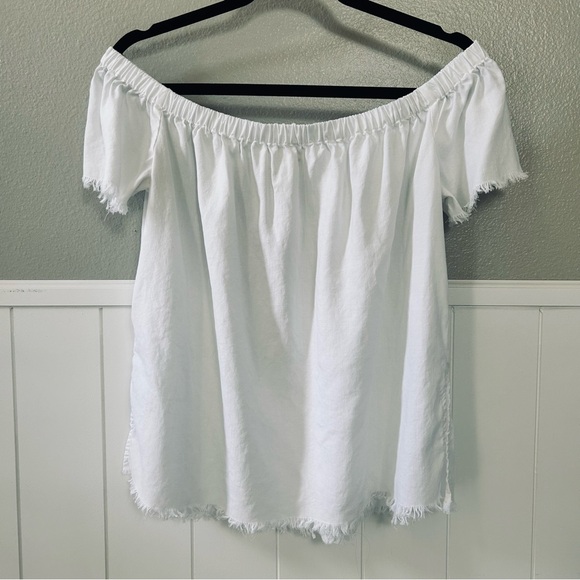 CLOTH & STONE 🤍 Anthropologie White Off The Shoulder Fringe Hem Blouse - Picture 3 of 9